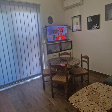 Vera Apartment Kampor Buitenkant foto