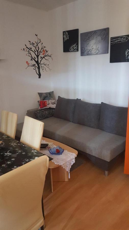 Vera Apartment Kampor Buitenkant foto