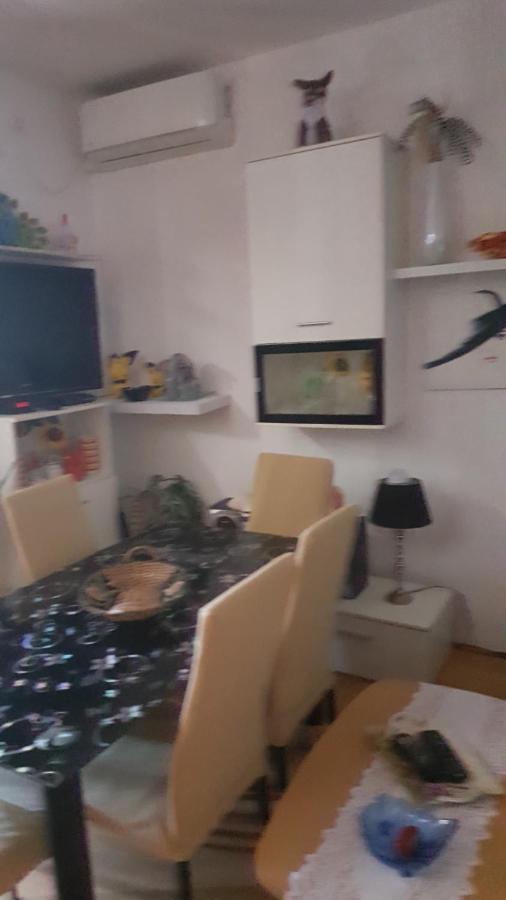 Vera Apartment Kampor Buitenkant foto