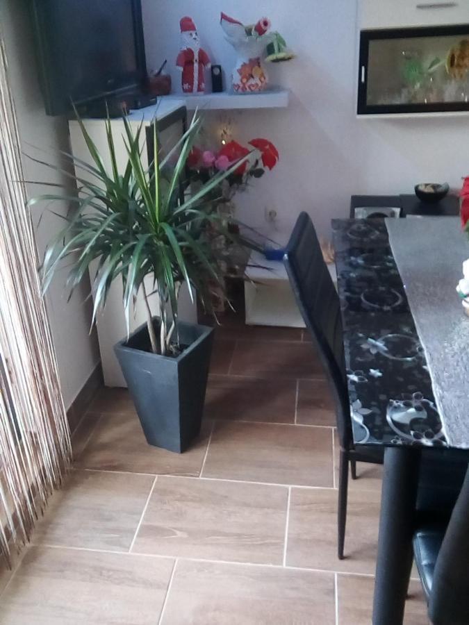 Vera Apartment Kampor Buitenkant foto