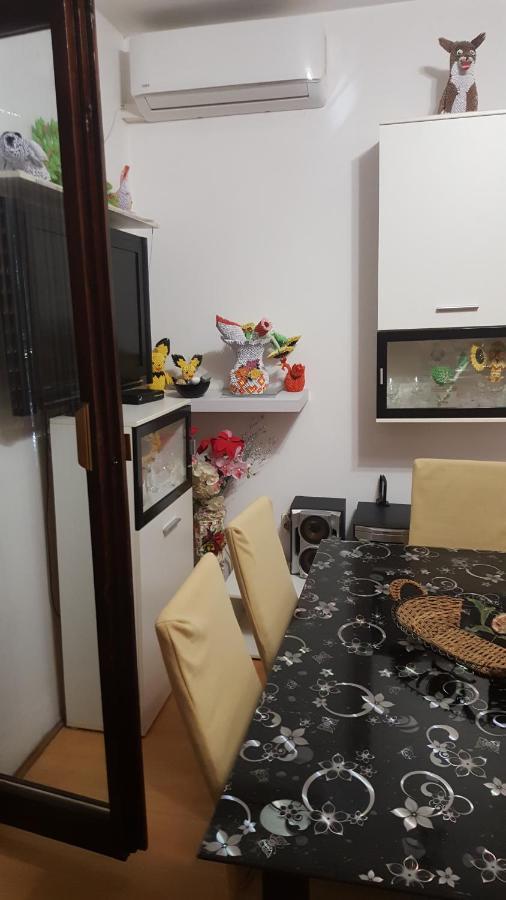 Vera Apartment Kampor Buitenkant foto