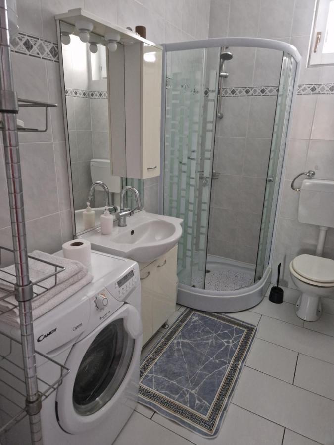 Vera Apartment Kampor Buitenkant foto