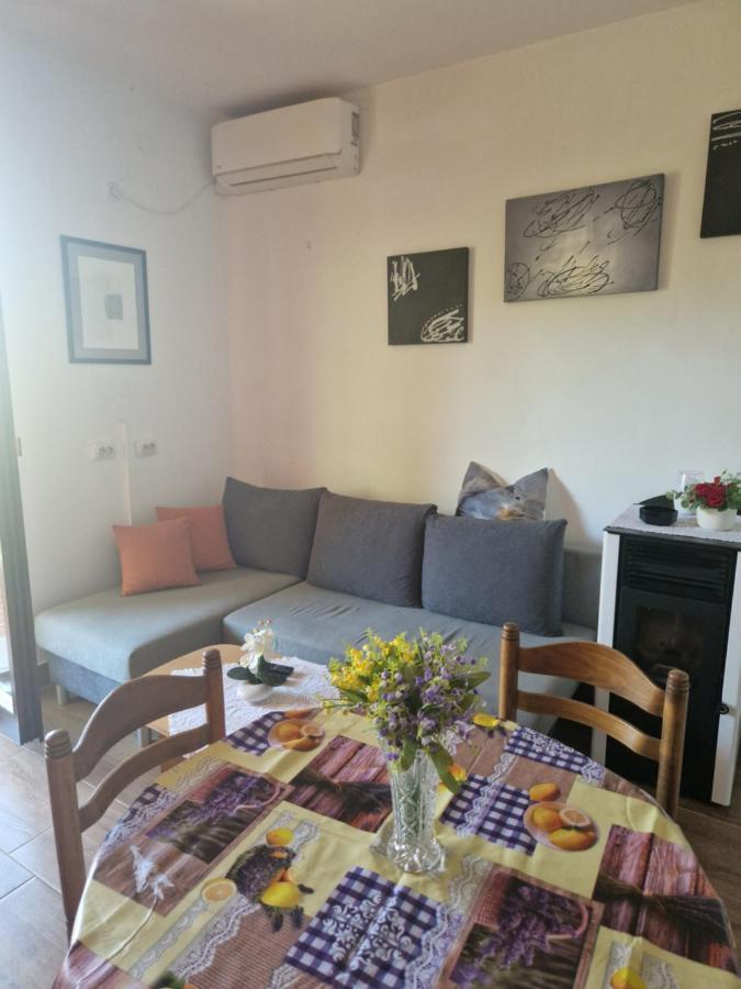 Vera Apartment Kampor Buitenkant foto