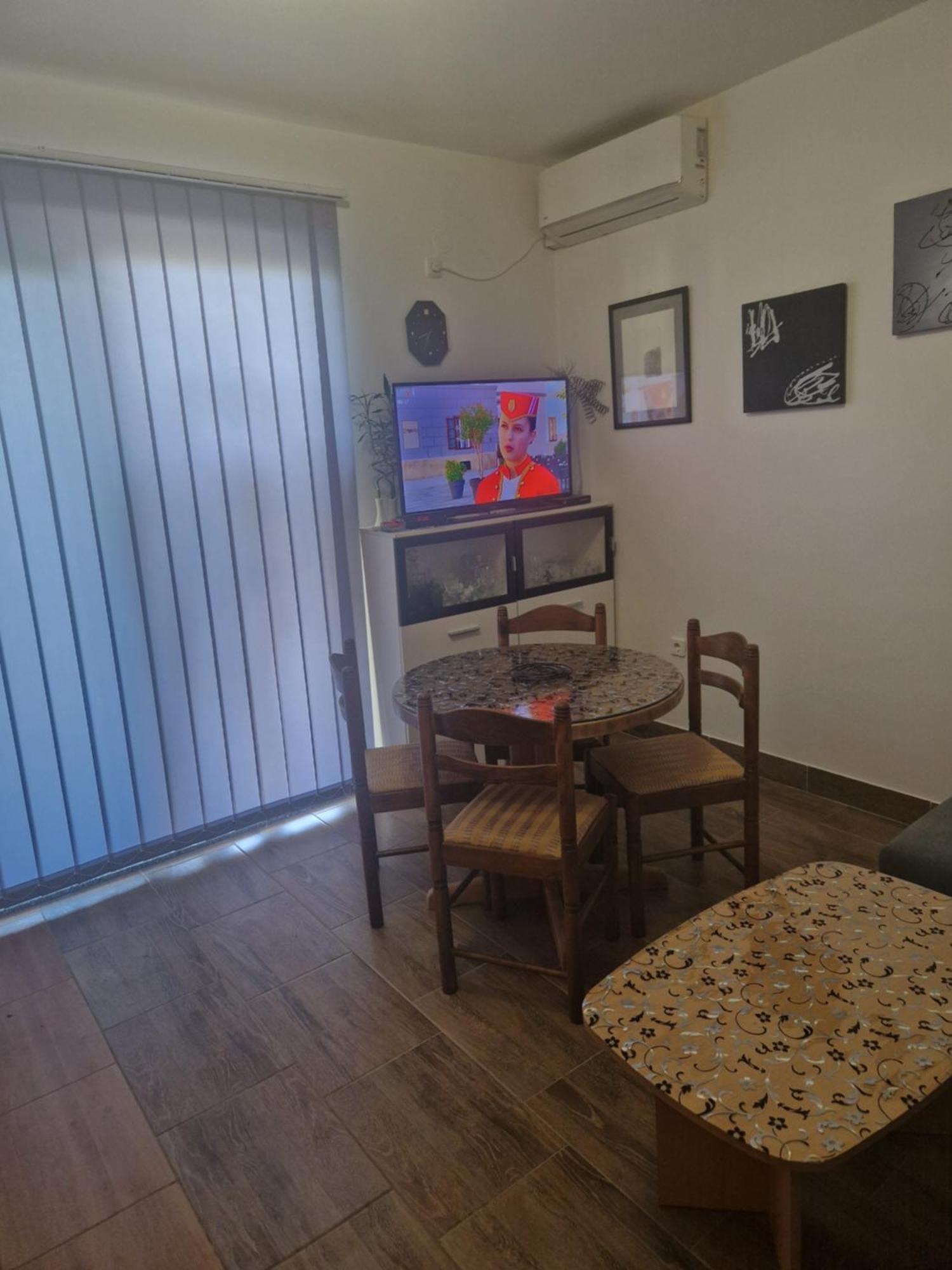 Vera Apartment Kampor Buitenkant foto