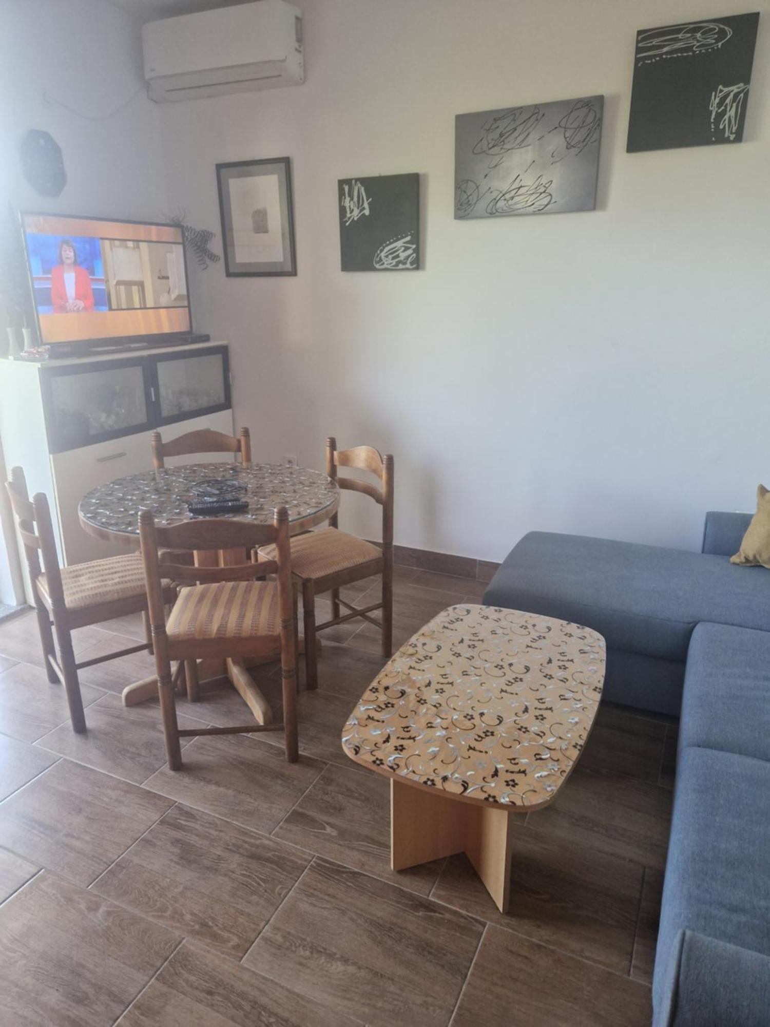 Vera Apartment Kampor Buitenkant foto
